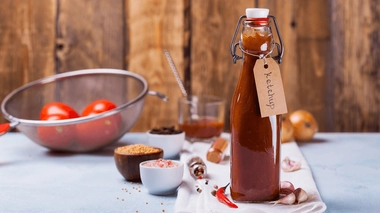 Certains ketchup ou sauces barbecue ont jusqu’à 26 % de glucides, ce qui est énorme. 