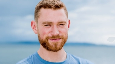 Le candidat Jean a souffert d'un coup de soleil aux yeux