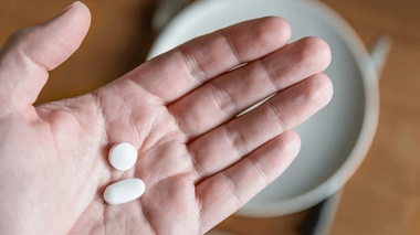 Peut-on associer ibuprofène et aspirine pour soulager une douleur ?