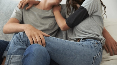 L'âge moyen du premier rapport sexuel se situe autour de 17 ans en France