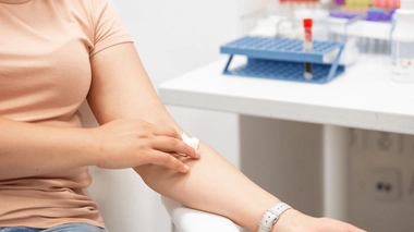 Vous pouvez contacter directement le laboratoire afin de savoir s'il est nécessaire de respecter un jeûne avant votre prise de sang