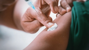 Si vous pensez partir en voyage dans un pays touché par la fièvre jaune, il faut vous faire vacciner au moins 10 jours avant le départ.