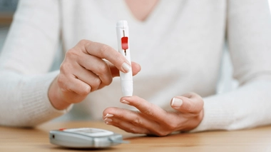 Les femmes connaissent des niveaux de maladies et d'invalidité plus élevés que les hommes