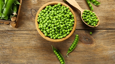 Le petit pois est un légume printanier très complet, riche en fibres, rassasiant et antioxydant.