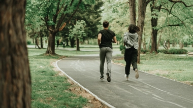 En 2021, en métropole, seuls 72,9 % des hommes et 59,3 % des femmes de 18 à 85 ans atteignaient les recommandations d'activité de l'OMS