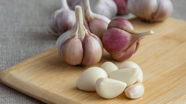 Les amateurs d'ail seront ravis de savoir que leur condiment préféré agit comme un parfait régulateur des glucides et des lipides
