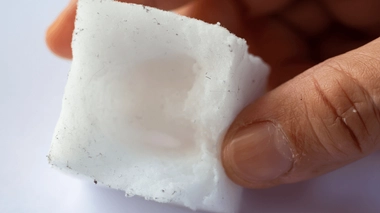 Une étude alerte sur les dangers des éponges magiques