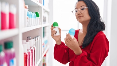 Quelles différences entre un déodorant et un anti-transpirant ?