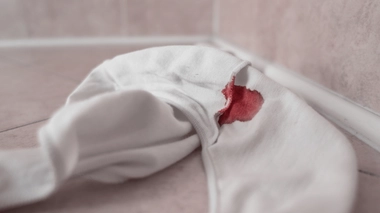 Est-ce normal d'avoir des saignements en-dehors des règles ?