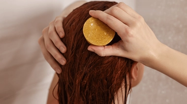 Comment bien utiliser un shampoing solide ?