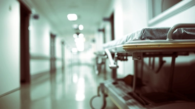 Le jeune homme est finalement décédé. Trois médecins ont été suspendus et la police a ouvert une enquête