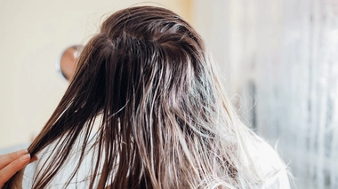 Quelles solutions contre les cheveux gras ?