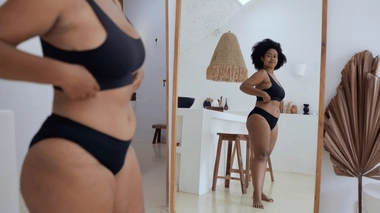 Des exercices quotidiens d'observation peuvent nous aider à nous réconcilier avec notre corps 