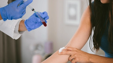 Une prise de sang permet de faire le bilan de l'état de la thyroïde