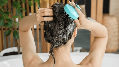 Il n’y a pas de règle universelle pour la fréquence de lavage des cheveux !
