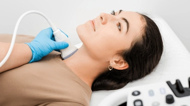 Une échographie de la thyroïde permet de déceler la présence de nodules