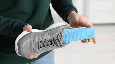 Quand faut-il changer ses semelles orthopédiques et combien ça coûte ?