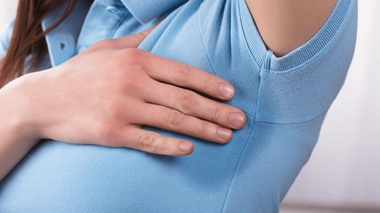 Hyperhidrose : comment atténuer la transpiration excessive ?