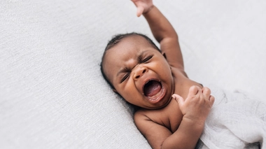 Les pleurs persistants sont souvent la cause du secouement (Image d'illustration)