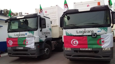 Deux camions algériens transportent des médicaments et des équipements pour aider la Tunisie contre le Covid-19