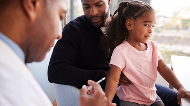 Vaccination d'une enfant (Image d'illustration)