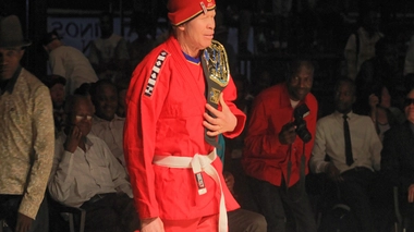 L'ancien catcheur albinos, Mwimba Texas, est décédé (Illustration)