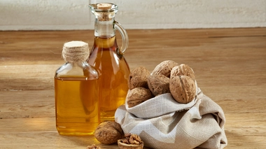 Riche en oméga 3, sa production est aussi diversifiée en savon noir, à base d’huile de noix