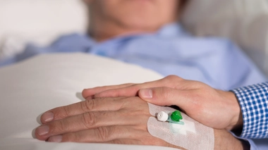 Les personnes vulnérables en contact avec un patient asymptomatique devront soit quitter le domicile soit être traitées dans une structure hospitalière non conventionnelle.