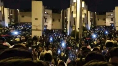 A Agadir, des milliers de citoyens ne respectent ni la distanciation réglementaire ni le port du masque pour célébrer Boujloud.