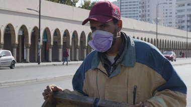 A Casablanca, un homme porte un masque de protection contre le coronavirus (photo d'illustration)
