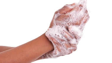 Le lavage des mains est l'un premiers gestes barrières face au Covid-19 (Photo d'illustration)