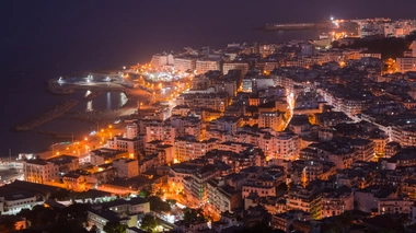 Chaque soir, les rues d'Alger semblent dépeuplées (Illustration)