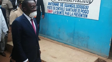 Face au coronavirus, le ministre de la Santé, le Dr Aka Aouélé Eugène, multiplie les déplacements sur le terrain