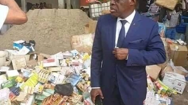 Le ministre de la Santé, le Dr Aka Aouélé Eugène, multiplie les descentes pour mettre fin au trafic de faux médicaments