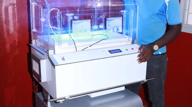 L’ingénieur Serge Armel Njidjou s'est distingué avec sa couveuse néonatale interactive AUI 1.0