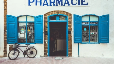 Dans cette pharmacie au coeur d'Essaouira, les médicaments se font rare