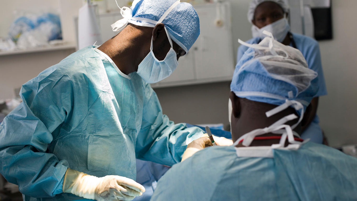 Au Sénégal, la césarienne fait reculer la mortalité maternelle - Allo ...