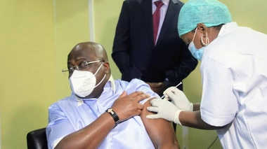 Le président de la RDC, Felix Tshisekedi, se fait vacciner contre le Covid-19