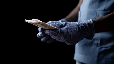 Un pot-de-vin contre des soins ? La pratique est fréquente en Côte d'Ivoire 