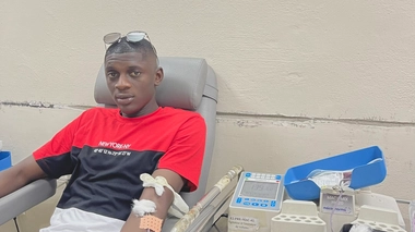 Le comédien Jaaw Ketchup donne son sang