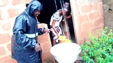 L'eau de pluie peut être contaminée, après son ruissellement sur le toit 