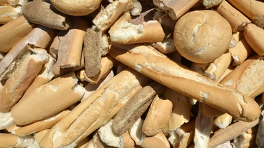 En Algérie, eviron 20 millions de baguettes de pain finissent à la poubelle durant le ramadan