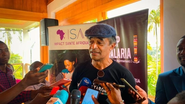 Yannick Noah s'engage contre le paludisme, à Yaoundé