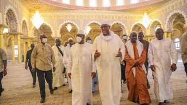 Le Khalife Général des mourides, Serigne Mountakha Mbacké, reçoit le président Macky Sall à Massalikoul Jinane