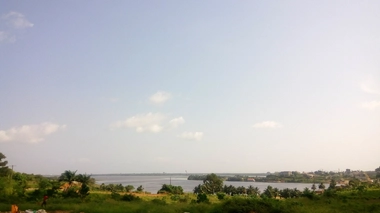 La lagune Ébrié est asphyxiée par le plastique