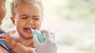 Les bébés peuvent avoir des difficultés à s'alimenter lorsqu'ils sont encombrés