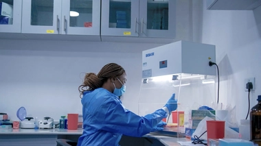 Des chercheurs sud-africains avaient identifié Omicron pour la première fois