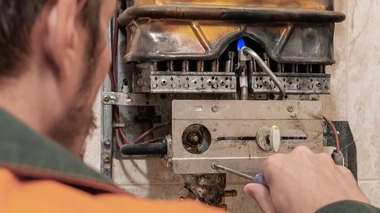 Il est important de vérifier et entretenir les installations de chauffage et de production d’eau chaude