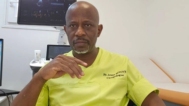 Pr Aimé Bonny : Face à l'insuffisance cardiaque, "il faut limiter sa consommation de liquides"