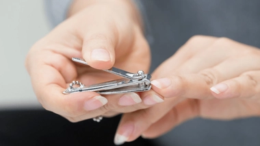 Un entretien régulier des ongles permet de limiter les infections